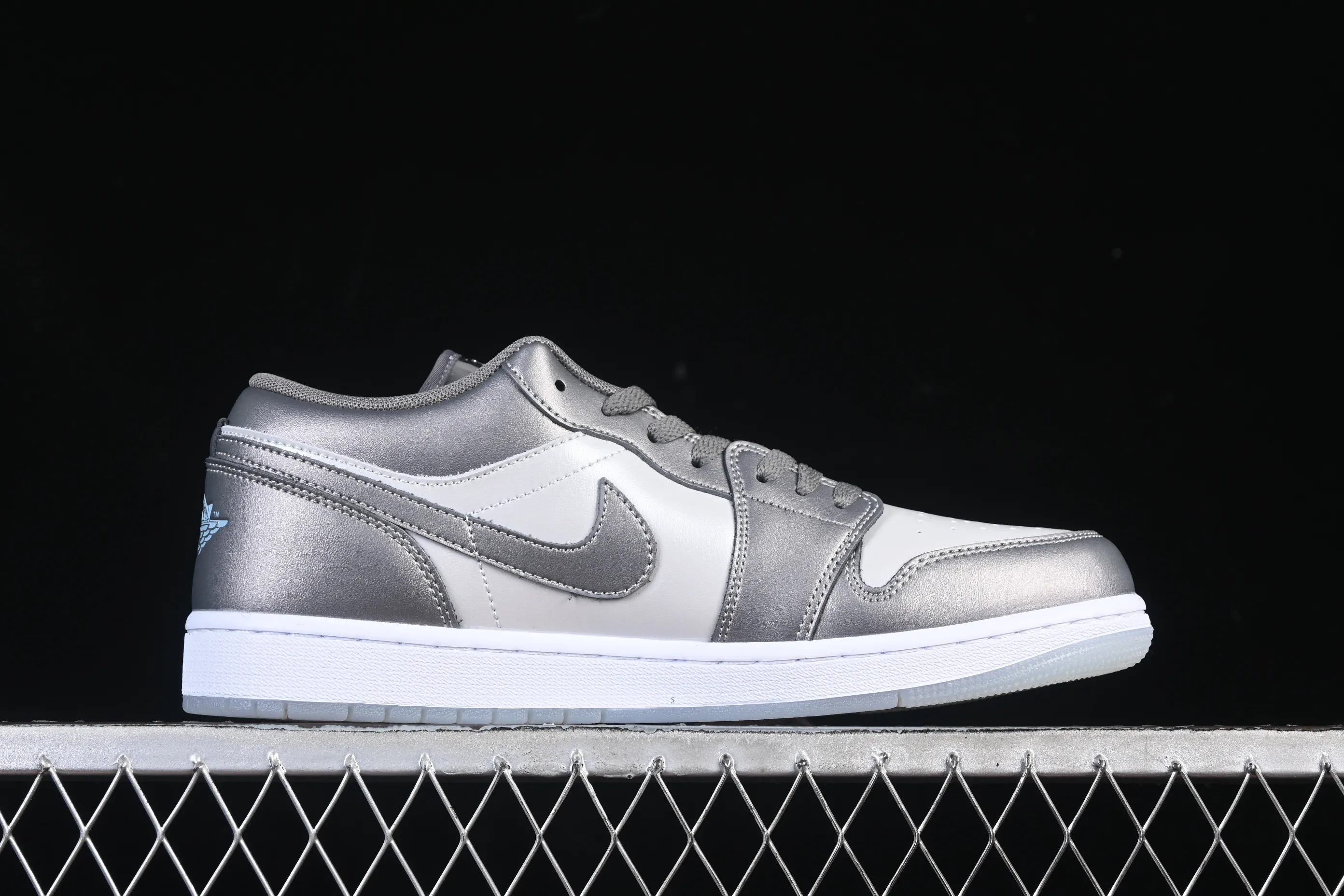 All Categories Air Jordan Jordan Series Basketball Shoes Air Jordan 1 Low Air Jordan 1 Low AJ1 Joe 1 Space Silver Retro Culture Leisure Sports Shoes HV4398-014
